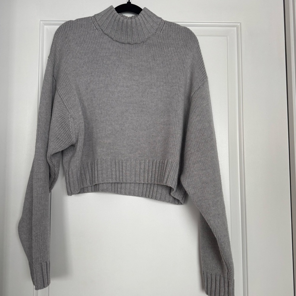 Wilfred Gray Cropped Turtleneck Sweater